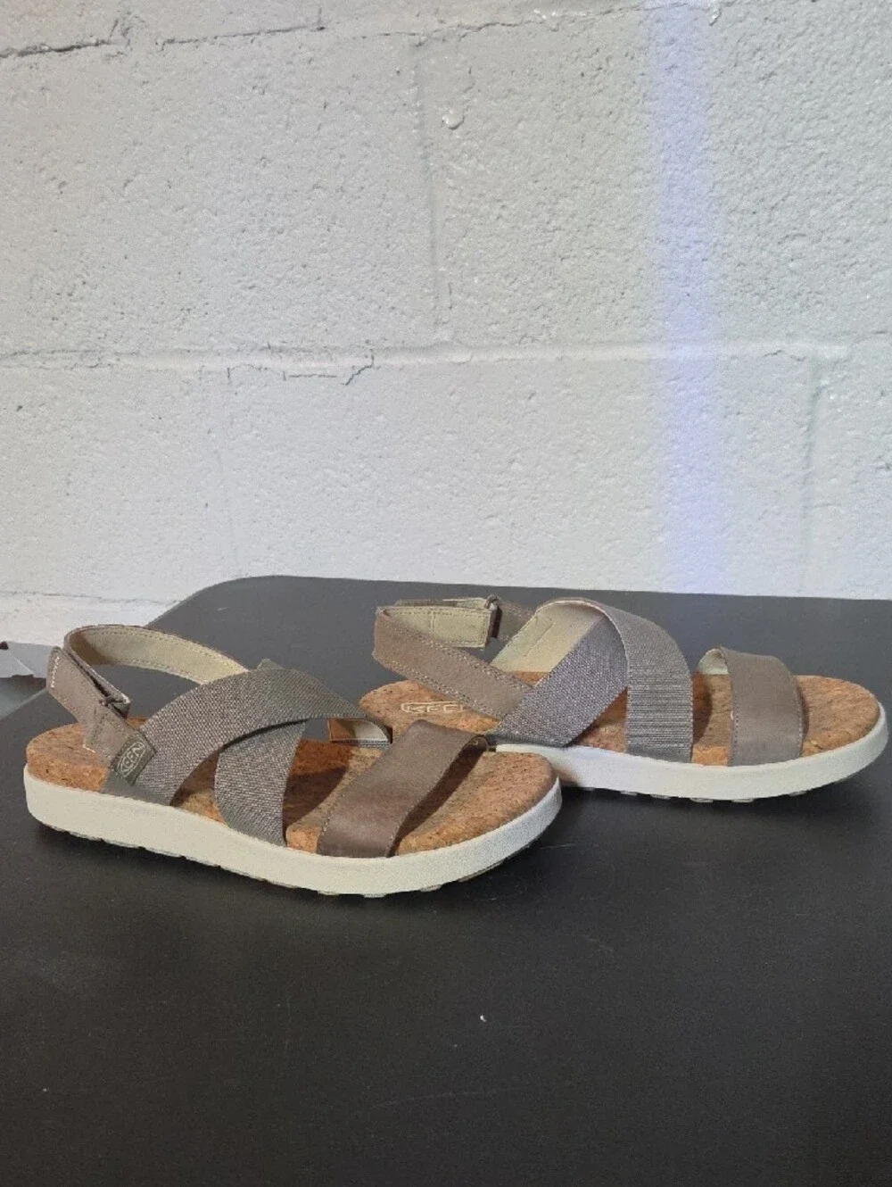 Comfort Stretch Cross-Strap Women's Sandals in Taupe